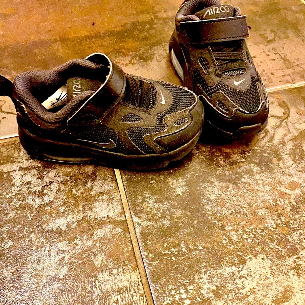 Kid sneaker!!! Super cute!!